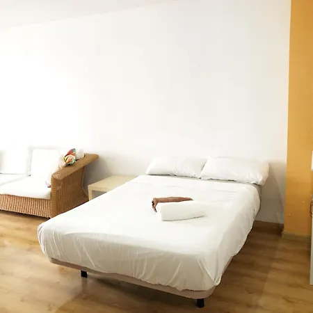 Central Market Guestrooms ホームステイ アリカンテ